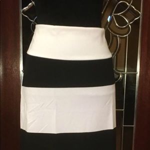 XS LuLaRoe Cassie Black and White